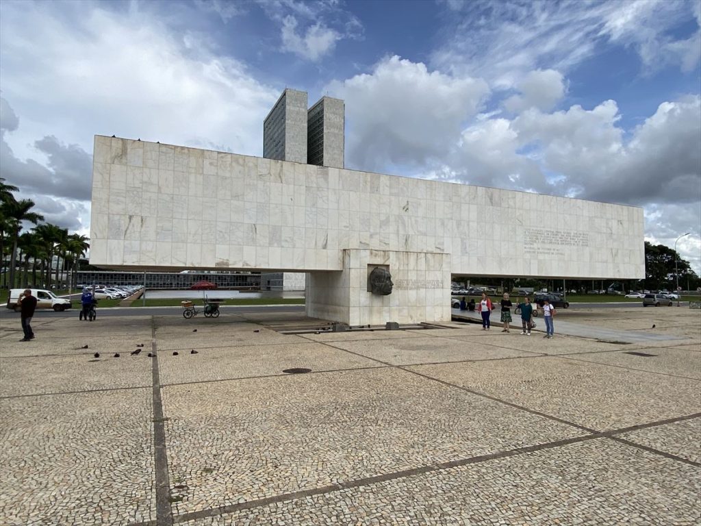 世界遺産ブラジリア写真ルポ01 遷都60年 ニーマイヤーの奇跡 三権広場へ Bunga Net