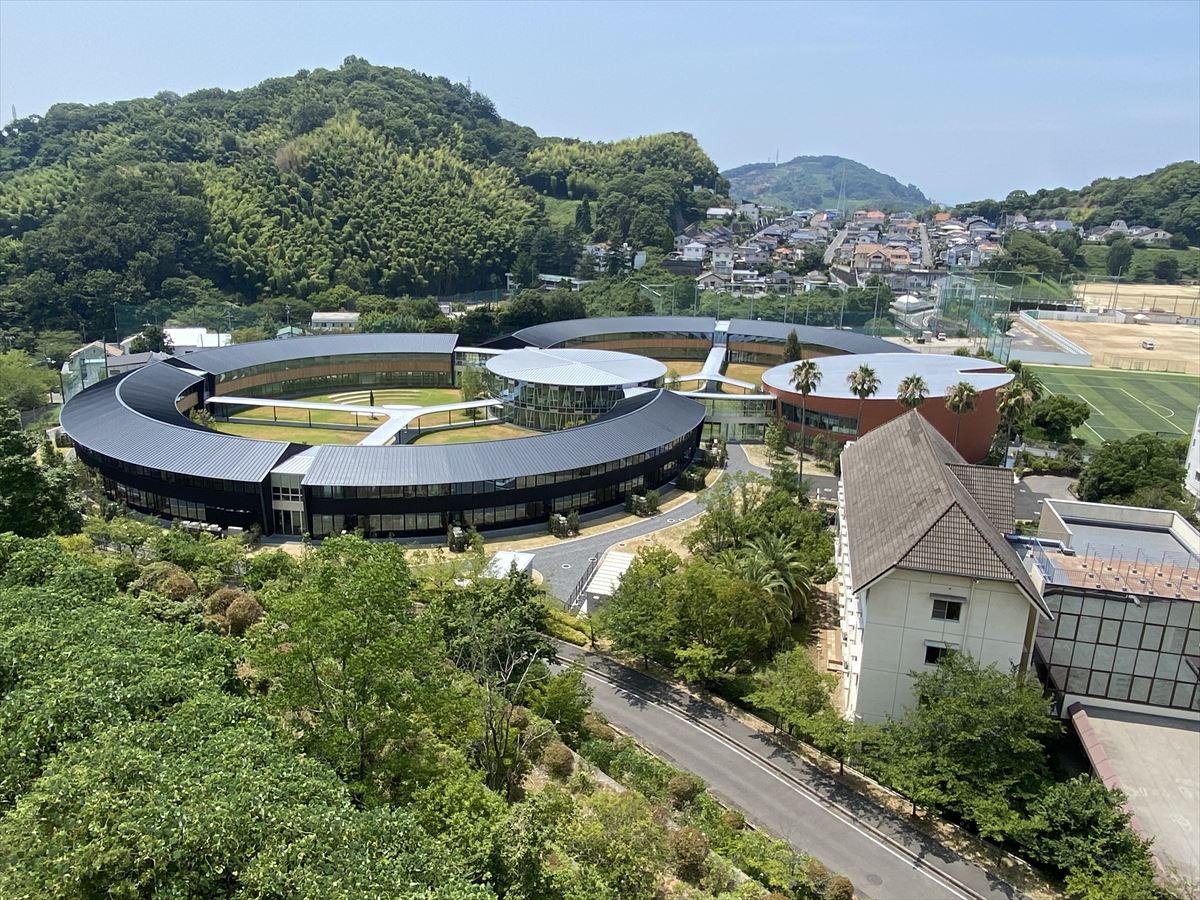 大成に受け継がれる円形校舎のDNA？ 松山市の愛光学園に中高“8の字交